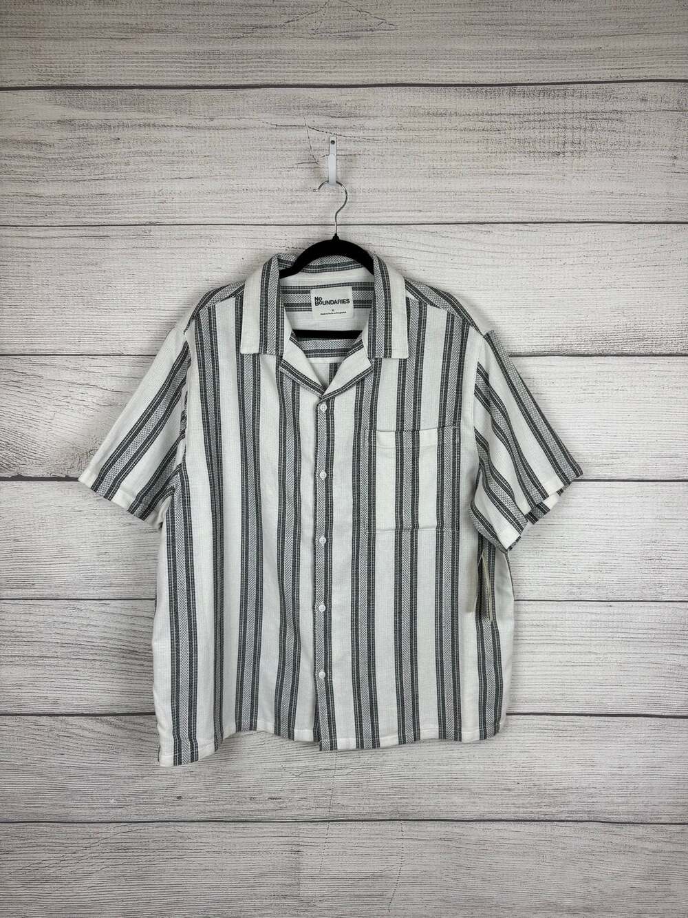 No Boundaries Men's White & Black Stripe Textured Button Up Shirt Size XL